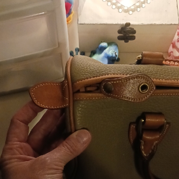 Dooney And BOURKE VINTAGE ELEPHANT GREEN / KHAKI  and Brown Leather Handbag - Picture 5 of 7